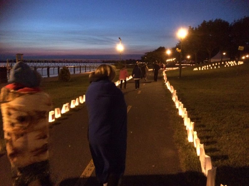 Le Relais pour la vie a rassemblé 334 participants au parc Regard-sur-le-fleuve où ils ont dû marcher à relais pendant 12h durant la nuit du 6 au 7 juin. | TC Média - Sarah-Eve Charland