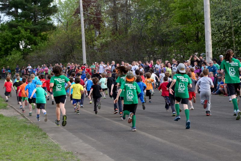 La course des jeunes a rallié plus d'un millier de coureurs. | Photo: TC Média - Pascal Cournoyer