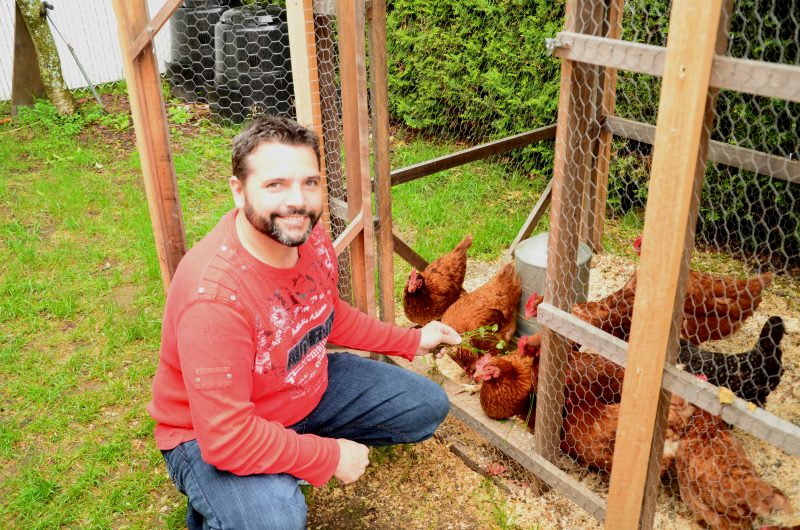 Jocelyn Chapdelaine veut réglementer la présence des poules en milieu urbain à Saint-Roch-de-Richelieu. | TC Média - Sarah-Eve Charland