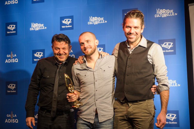 Le musicien sorelois Stéphane Tellier (à droite), gagnant d’un Félix, donne toute la place à son projet avec Nicolas et les Grands Hurleurs. | COPYRIGHT 2015
