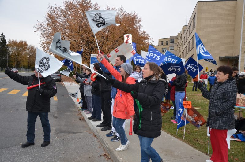 Les syndicats de la fonction publique de la région prévoient déclencher une grève le 9 décembre s’il n’y a pas d’entente conclue d’ici ce moment. | TC Média - Sarah-Eve Charland