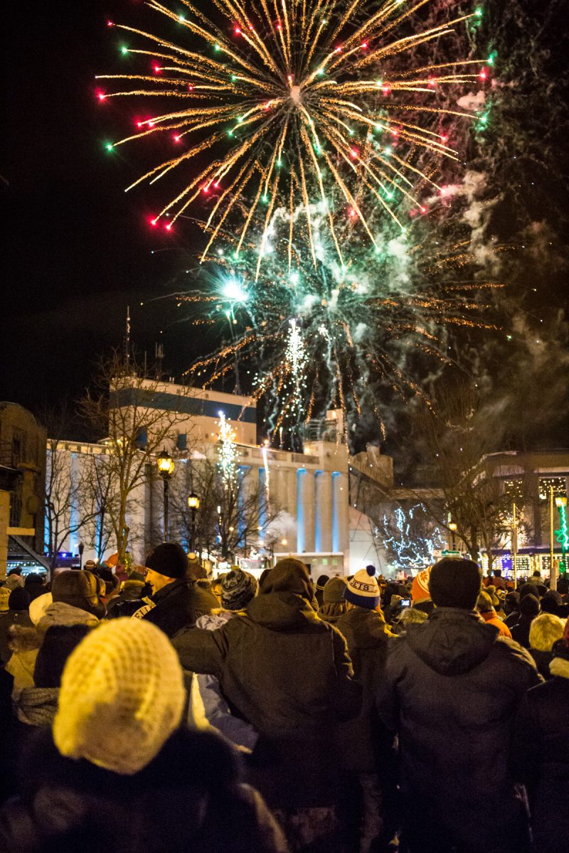 Le centre-ville fourmillait de gens venus célébrer l’arrivée de la nouvelle année le 31 décembre dernier. | Photos: TC Média - Pascal Cournoyer