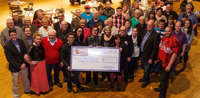 Les bénévoles de l’Opération Nez Rouge ont remis un montant de 27 000$ à la Fondation du Cégep de Sorel-Tracy. | Photo: Gracieuseté - Jean-Marc Mainella