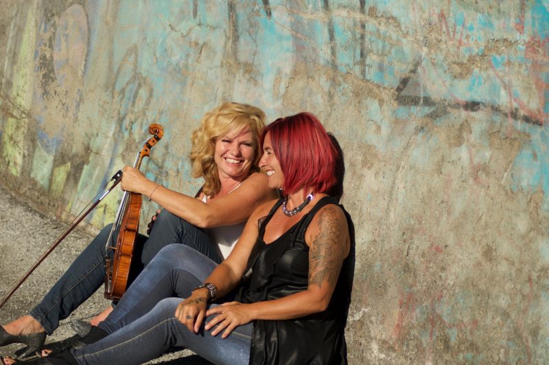 Le duo Les Belles Rebelles, formé de la violoniste Valérie Pichon et de la chanteuse Carolyne Jomphe. | Photo: Gracieuseté - Eric Fredette
