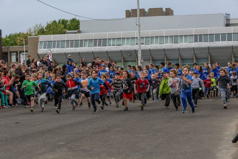 Près de 750 coureurs ont participé à la course des jeunes, à l'école Fernand-Lefebvre, le 2 juin. | Pascal Cournoyer