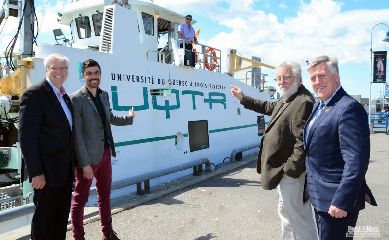 Daniel McMahon, le recteur de l’UQTR, était accompagné des professeurs François Guillemette et Gilbert Cabana du Département des sciences de l’environnement, et de Daniel Milot, directeur général de la Fondation de l’UQTR. | Gracieuseté