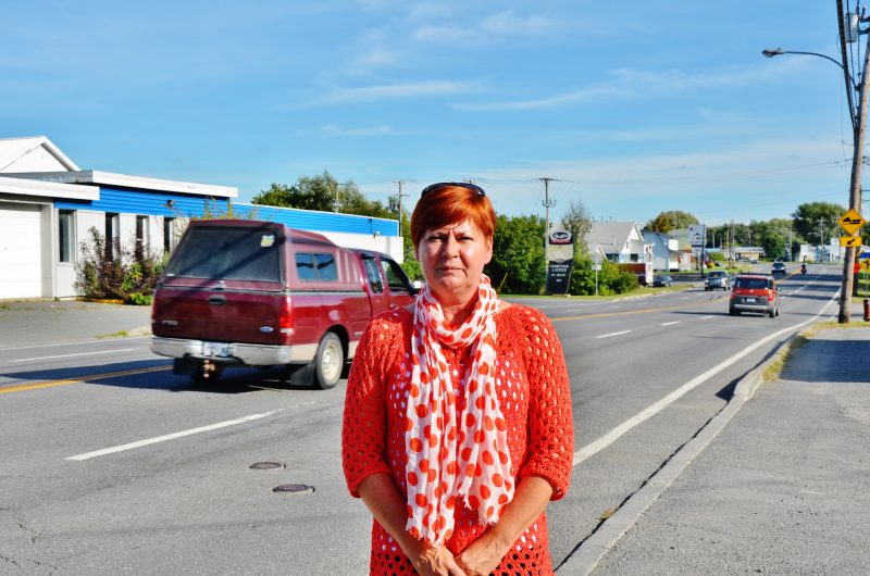 La conseillère Dominique Ouellet souhaite être entendue par le MTQ pour que la vitesse soit réduite de 70 km/h à 50 km/h sur le boulevard Fiset. | Photo: TC Média - Julie Lambert