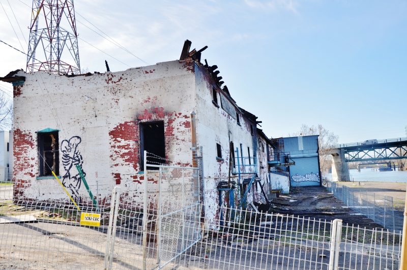 Le projet de réhabilitation des anciens bâtiments de la Sincennes-McNaughton Line ira de l’avant malgré l’incendie qui a ravagé un des lieux patrimoniaux dans la nuit du 8 au 9 mai. | Photo:m TC Nédia - Julie Lambert