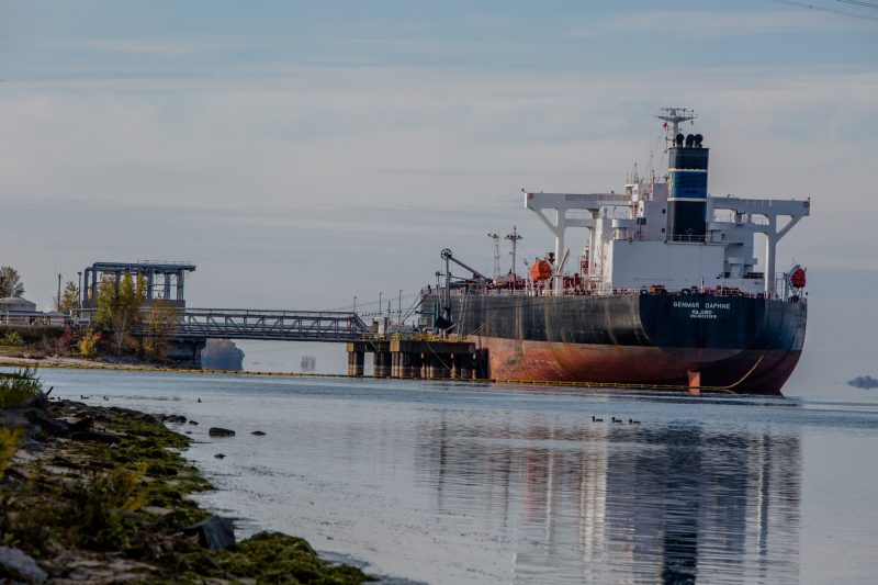 Le Genmar Daphné, le second pétrolier, qui en octobre 2014, a pris livraison de pétrole tiré des sables bitumineux au quai de Kildair | Photo: TC Média - Pascal Cournoyer