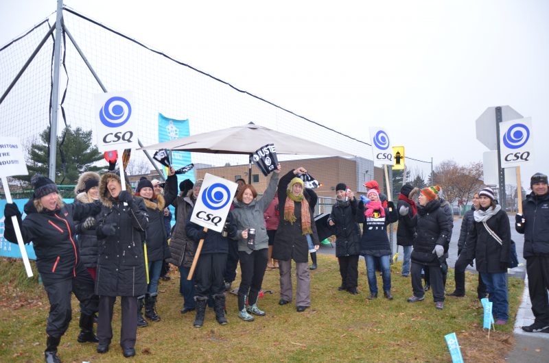 Les enseignants ont manifesté à plusieurs reprises à l'automne 2015 pour défendre leurs conditions de travail. | TC Média - Sarah-Eve Charland