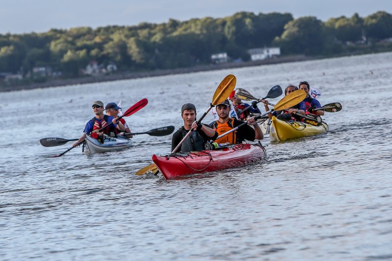 Plus des 150 kayakistes ont fait escale à Sorel-Tracy le 13 août dans le cadre du Défi kayak Desgagnés Montréal-Québec. | TC Média - Pascal Cournoyer