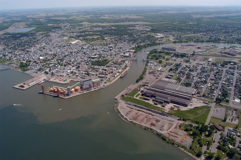 Ottawa ne donnera pas son aval à Montréal pour le déversement des eaux usées dans le fleuve Saint-Laurent avant qu’un expert indépendant se penche sur la question. | © Studio Manning - Philippe Manning