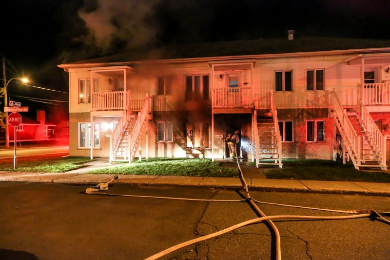 Un incendie s'est déclaré dans un logement situé sur la rue Mère d'Youville à Sorel-Tracy. | TC Média - Pascal Cournoyer