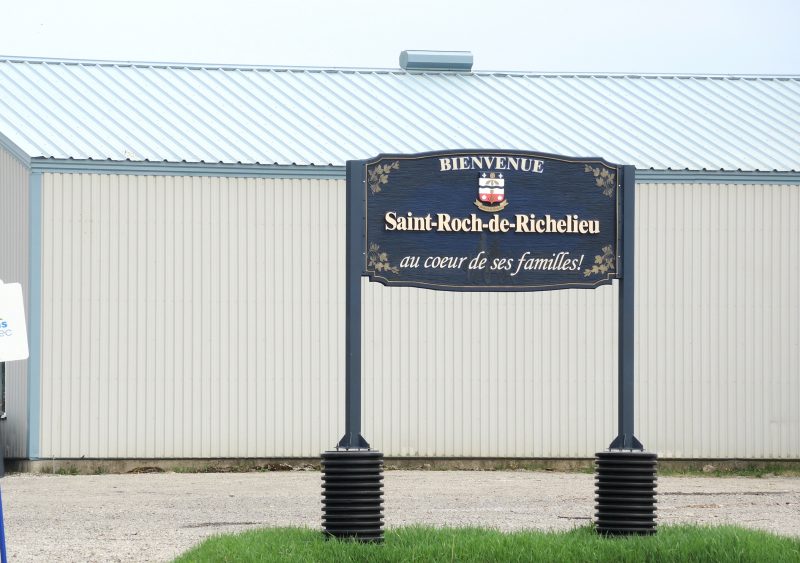 Des citoyens de Saint-Roch-de-Richelieu se sont regroupés pour faire part de leurs insatisfactions au conseil municipal. | TC Média - Archives