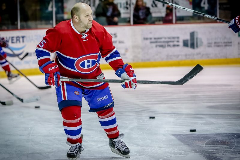 Le «Doc» Sylvain Guimond était un des deux joueurs invités à évoluer avec les Anciens Canadiens. | Photo: TC Média - Pascal Cournoyer