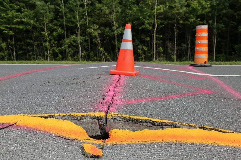 Une importante bosse s’est formée sur l’autoroute 30 le 12 juillet dernier et d’autres pourraient se former d’ici la fin de l’été, confirme le ministère des Transports du Québec. | Photo: TC Média – Pascal Cournoyer