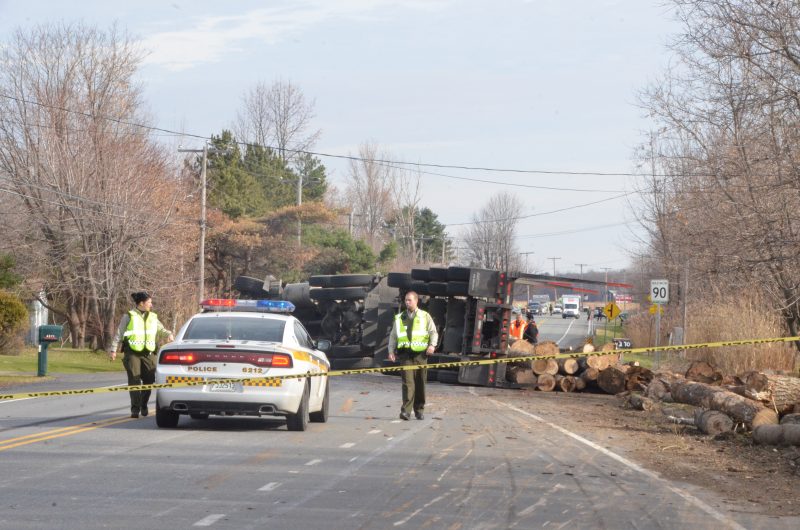 Un camionneur a perdu la maîtrise de son véhicule, ce qui a provoqué un accident le 11 novembre à Saint-Robert. | TC Média - Sarah-Eve Charland