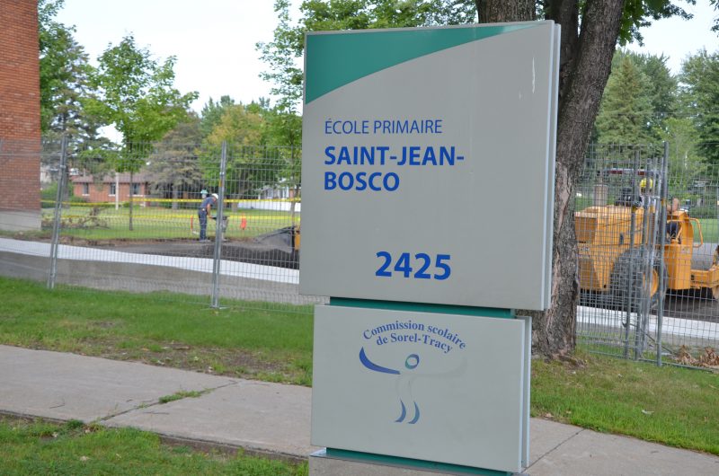 La Commission scolaire de Sorel-Tracy effectue des travaux pour améliorer la sécurité aux abords de l’école Saint-Jean-Bosco. | TC Média - Sarah-Eve Charland