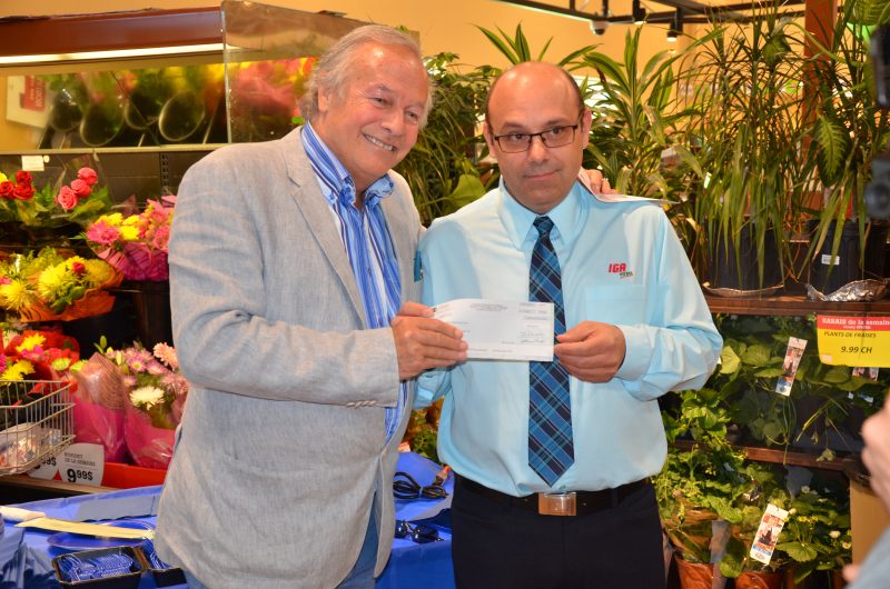 Loto-Québec a remis un chèque de 500 000$ au propriétaire du IGA extra André Tellier. | TC Média - Sarah-Eve Charland