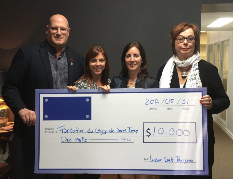 Une douzaine d’élèves ont reçu des bourses grâce au don de 10 000$ de Lussier Dale Parizeau. | Photo: gracieuseté