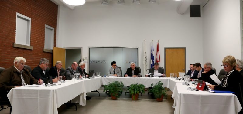 La table des maires de la MRC de Pierre-De Saurel a adopté son budget le 22 novembre. |  © Pascal Cournoyer