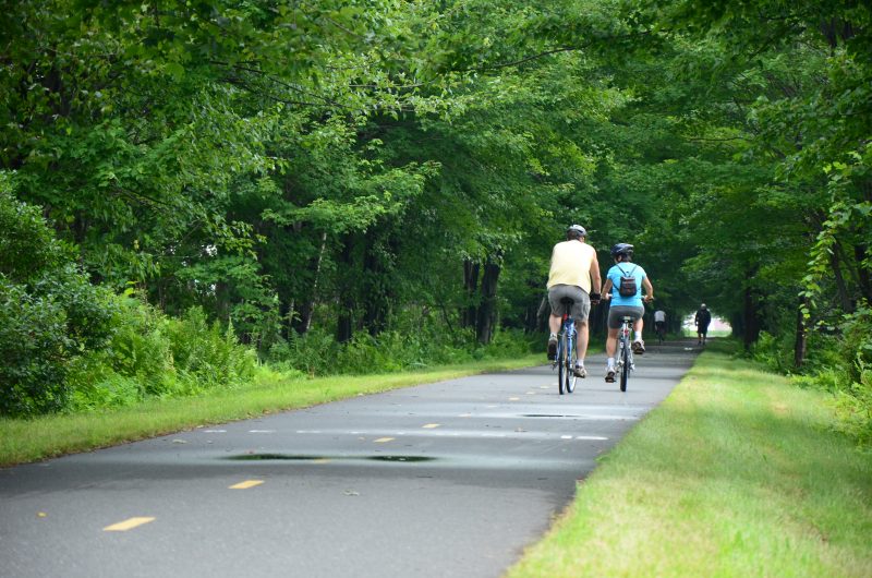 De nombreux cyclistes utilisent la piste cyclable La Sauvagine chaque jour, dont certains pour se rendre au travail. | TC Média - Archives