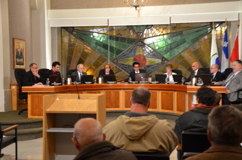Le conseil municipal de Sorel-Tracy a majoritairement décidé que la Ville mandate un procureur pour plaider la cause du maire Serge Péloquin. | Photo TC Média - Archives/Julie Lambert