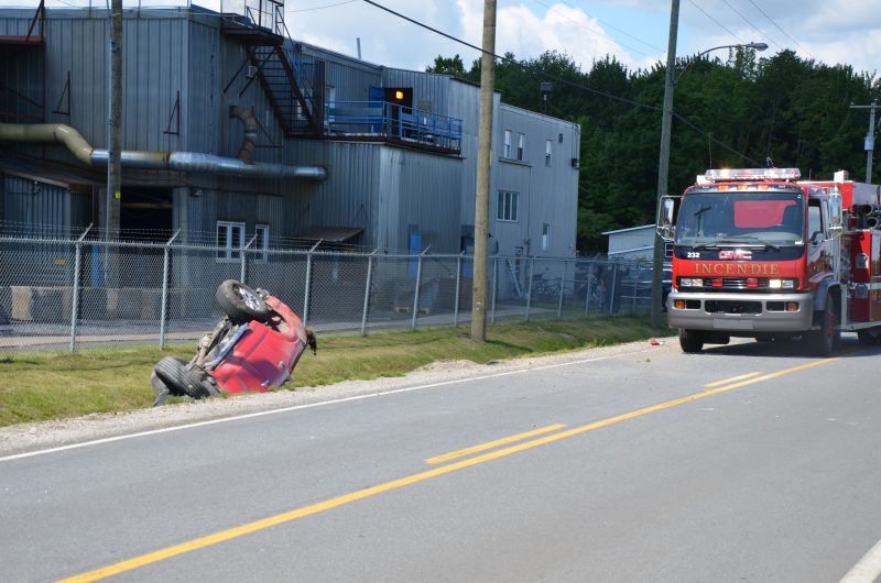 Une violente collision a eu lieu devant la Fonderie Laperle à Saint-Ours ce matin vers 10h15. | TC Média - Sarah-Eve Charland