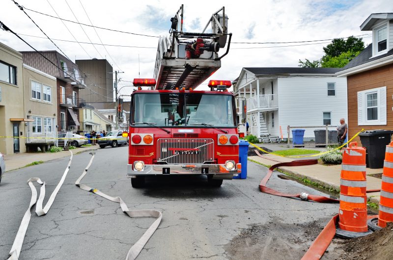 Une opération est en cours au 44 rue Provost pour un feu de résidence. | Photo: TC Media – Julie Lambert