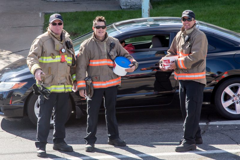 Le 3 octobre, les pompiers de Sorel-Tracy ont participé à la campagne Agir à grande échelle en amassant de l’argent pour la Fondation des pompiers du Québec pour les grands brûlés. | TC Média - Pascal Cournoyer