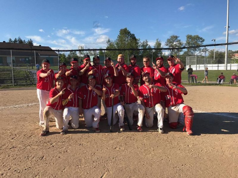Les Survenants de Sorel-Tracy ont gagné le tournoi provincial de baseball junior BB à Charlesbourg, le 23 juillet 2017. | Gracieuseté