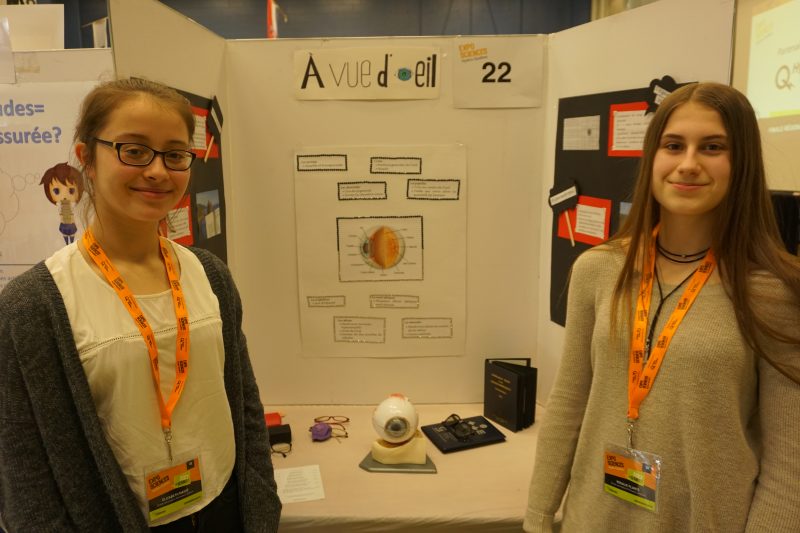 Élizabeth Massé et Rosalie Plante ont présenté leur projet « À vue d'oeil ». | Gracieuseté/Expo-sciences