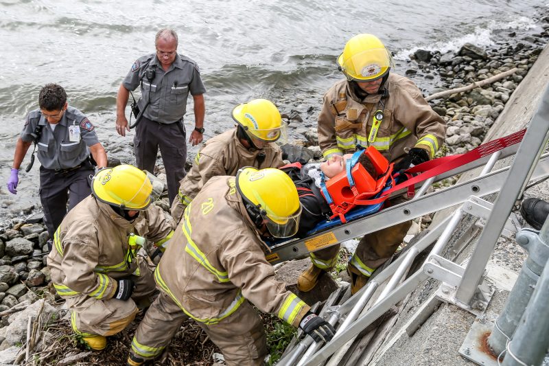 Une simulation a eu lieu au canal de Saint-Ours mettant à l’épreuve les habilités des services d’urgence de la région. | Photo: TC Média - Pascal Cournoyer
