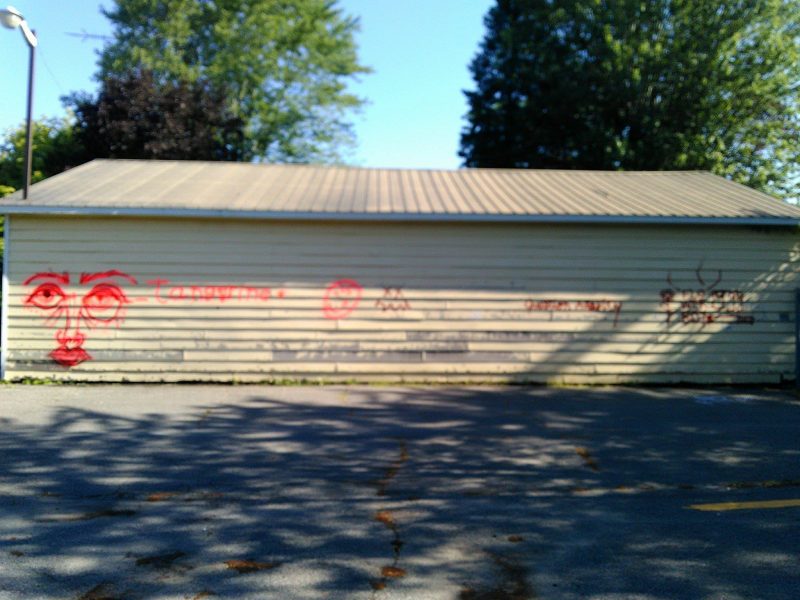 Des actes de vandalisme ont été commis au parc multigénérationnel à Saint-Ours. | Photos tirées de Facebook