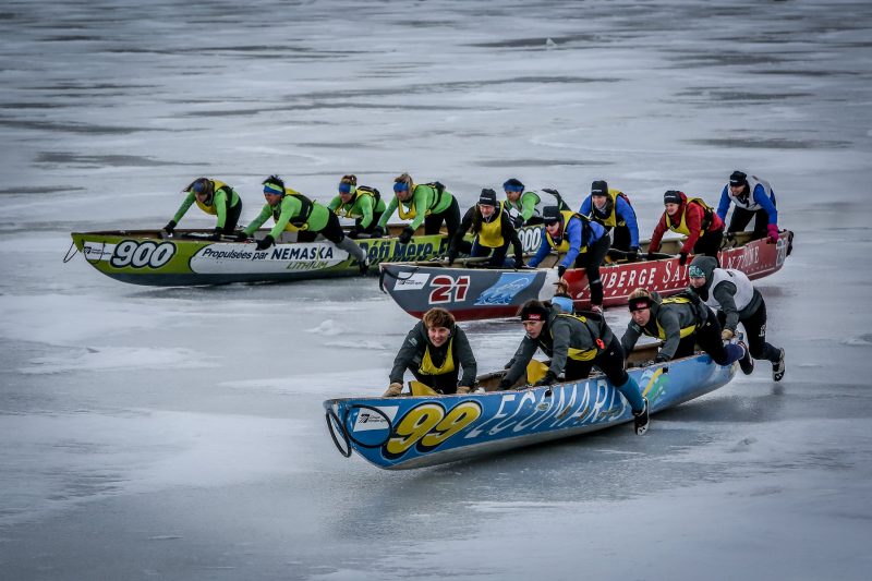 La Course de canot à glace de Sorel-Tracy a attiré près de 800 personnes au centre-ville le 27 février. | Photos: TC Média - Pascal Cournoyer