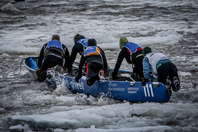 La Course de canot à glace de Sorel-Tracy a attiré près de 800 personnes au centre-ville le 27 février. | Photos: TC Média - Pascal Cournoyer