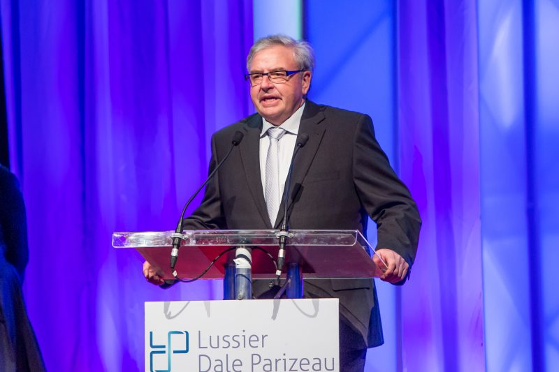Le président d'honneur du 32e Gala, Jean-Charles Caron, a livré un discours inspirant aux jeunes entrepreneurs. | Pascal Cournoyer