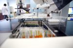 Projet OPTILAB : la centralisation des laboratoires inquiète