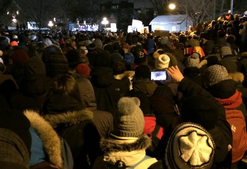 Des milliers de personnes se sont réunies à Québec en support aux victimes et aux familles des victimes. | Roxanne Plamondon