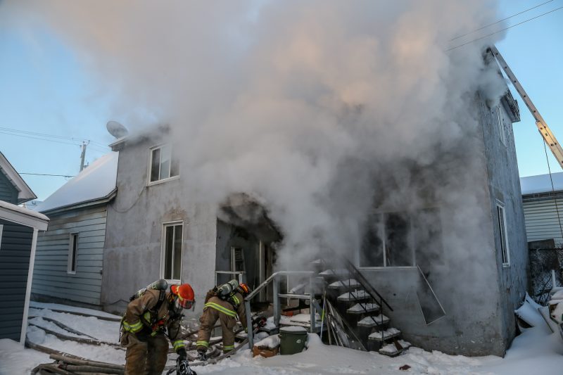 Incendie dans un domicile de Saint-Joseph-de-Sorel jeudi matin. | Photo: TC Media - Pascal Cournoyer