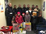 Les pompiers distribuent des cadeaux à une vingtaine de familles