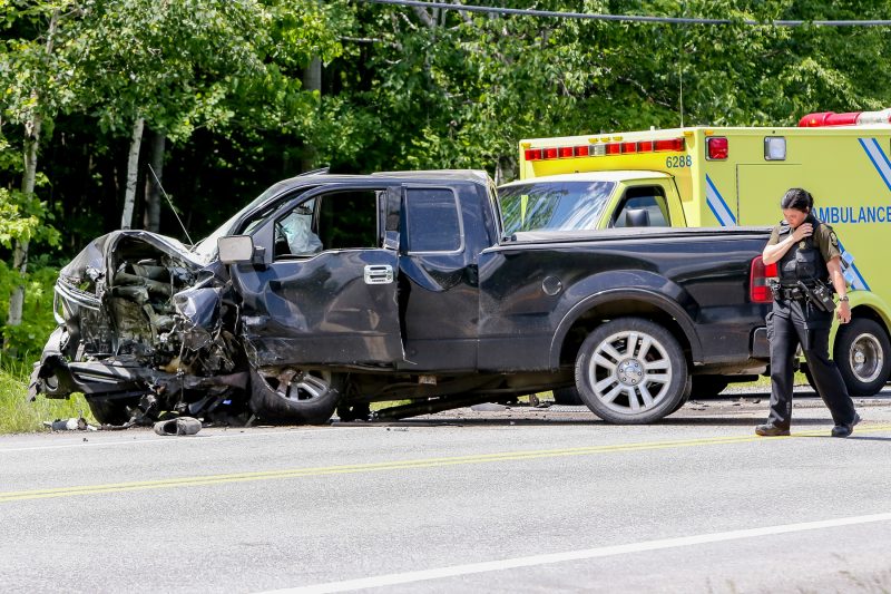 L'accident a impliqué un pick-up et un VUS, sur la route 132 à la hauteur de la rue Colette à Saint-Robert. (Photo: Pascal Cournoyer)