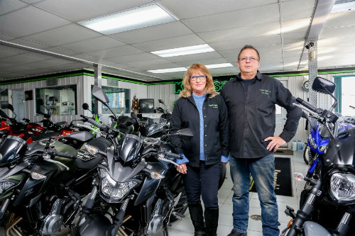 André Joyal et son épouse sont dans le domaine de la moto depuis plusieurs années. 
Photo Pascal Cournoyer | Les 2 Rives ©