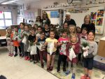 Suzanne Dansereau distribue plus de 200 arbres dans les écoles