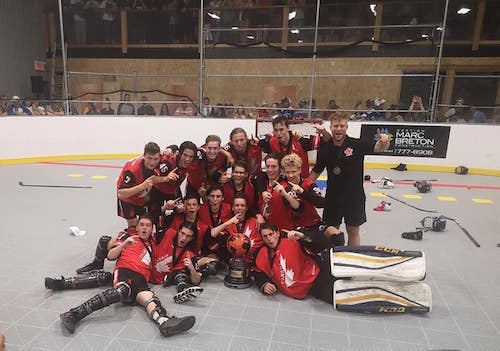 Team Canada a remporté le Championnat mondial de Dek Hockey disputé à Granby dans la catégorie U17.
Photo tirée de Facebook