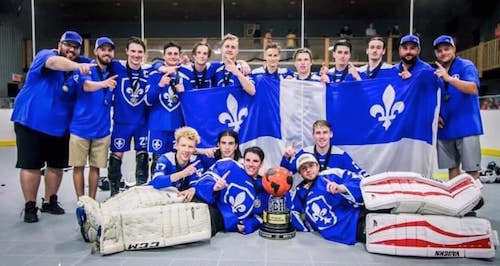 Équipe Québec a remporté l'or à l'occasion du Championnat mondial de Dek Hockey, à Granby, dans la catégorie U19.
Photo tirée de Facebook