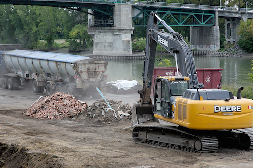 La Ville devrait recevoir l'attestation de décontamination du site sous peu. 
Photo Pascal Cournoyer | Les 2 Rives © 