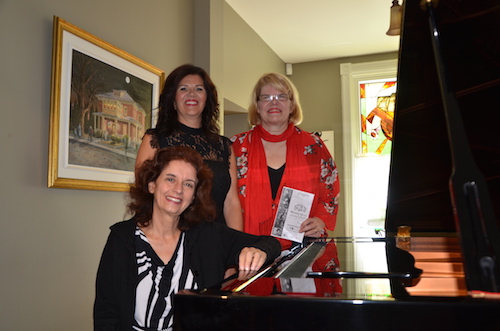 La pianiste Lorraine Desmarais accompagnée de, de la Maison de la musique, la présidente Chantal Cimon et la directrice générale Rachel Doyon. 
Photo Katy Desrosiers | Les 2 Rives ©