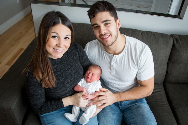 Marie-Pier Niquette et Steven Fiola sont les heureux parents d’Alice.
Photo Pascal Cournoyer | Les 2 Rives ©