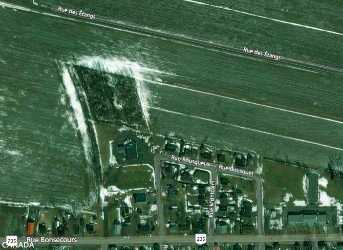 Le boisé est situé dans un champ à l’arrière de la Coopérative Covilac.
Photo Google Earth

